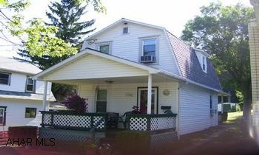 Well-maintained 2 story vinyl in quiet neighborhood. New roof & siding, great back yard. Low taxes. Well-maintained 2 story vinyl in quiet neighborhood. New roof & siding, great back yard. Low taxes.