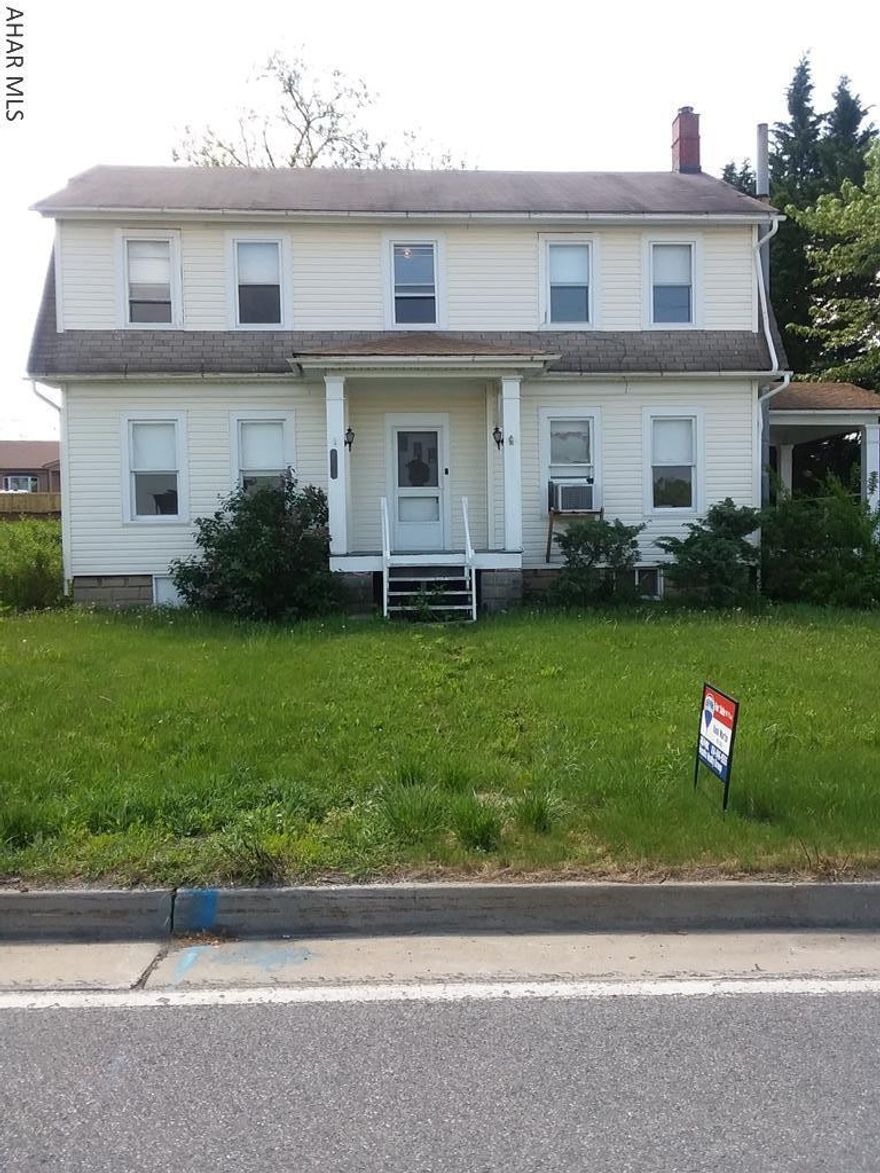 Nice solid property with good bones.  Centrally located to major shopping areas, restaurants and park, golfing.  Easy access to I-99.  Interior repainted, some new carpet and veneer flooring.  A little sweat equity can make this a great home!