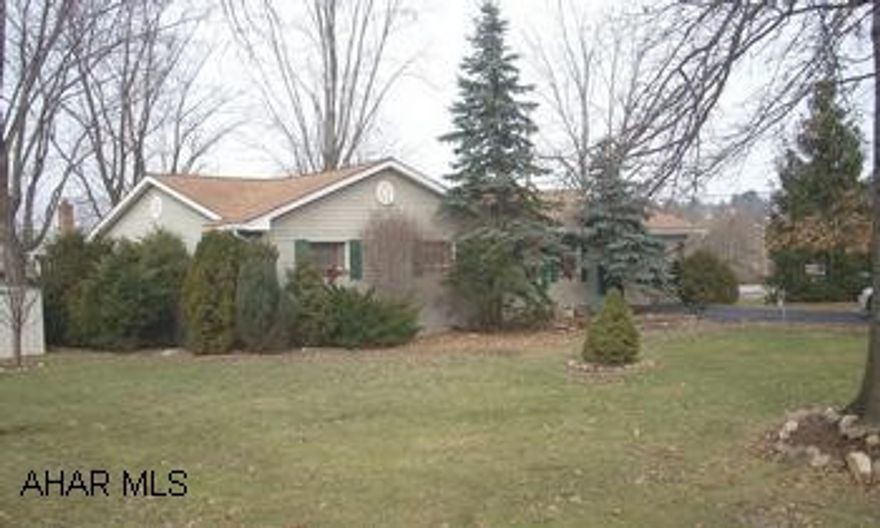 Good looking rancher on large lot in one of the best areas in Hollidaysburg borough. Very conducive to biking, walking, and more. This one story has many amenities. Good looking rancher on large lot in one of the best areas in Hollidaysburg borough. Very conducive to biking, walking, and more. This one story has many amenities.