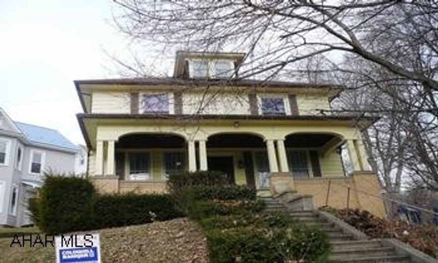 WELL MAINTAINED 3-4 BR, 1.5 BATH HOME. FRENCH DOORS IN DR, HW FLOORS THROUGHOUT, LARGE LOT. HOME WARRANTY. CALL CRYSTAL 931-2470. WELL MAINTAINED 3-4 BR, 1.5 BATH HOME. FRENCH DOORS IN DR, HW FLOORS THROUGHOUT, LARGE LOT. HOME WARRANTY. CALL CRYSTAL 931-2470.