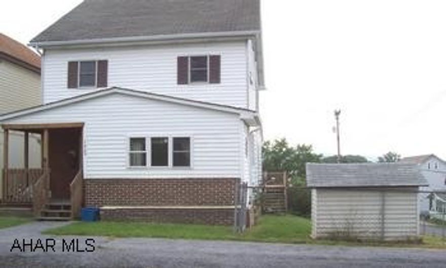 Very nice vinyl & aluminum sided 2 1/2 story. Newer furnace & windows, updated electric, double lot, fenced yard, large deck. Very nice vinyl & aluminum sided 2 1/2 story. Newer furnace & windows, updated electric, double lot, fenced yard, large deck.