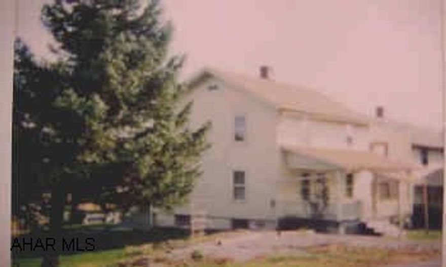 2 story with vinyl siding on large lot.  Needs some TLC but could be very nice. 2 story with vinyl siding on large lot.  Needs some TLC but could be very nice.Turn on High St. behind Martin's, go to Walnut St. make L.,make L.onto Maple Street.