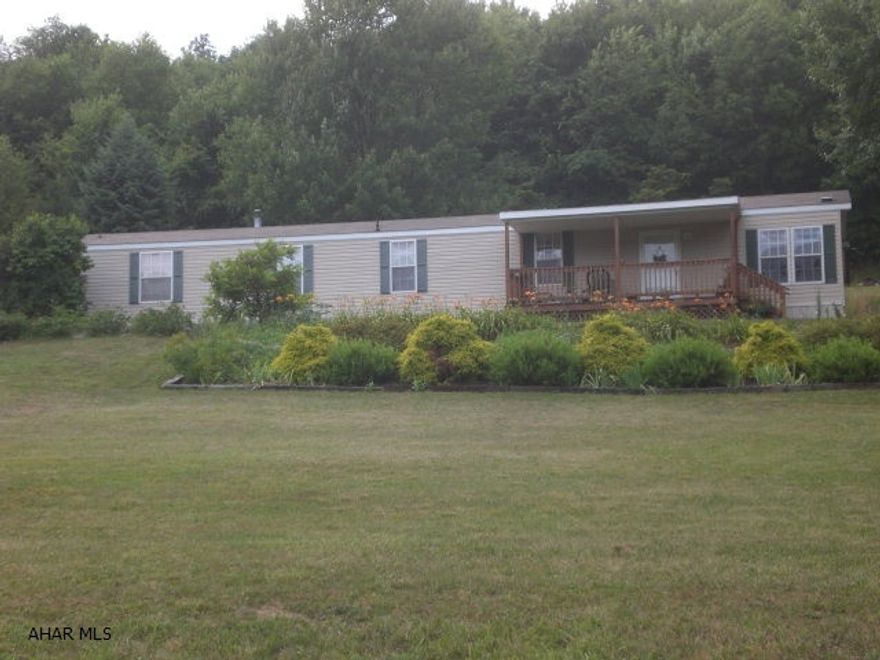 Well maintained 16'X76' Marlette on 1.67 acres. Nice country setting and great view. L.R., Kit, D.R., 3 Beds and 2 Baths. Newer covered front porch, Oil FA Heat & Central Air. Very close to White Sulphur Springs.