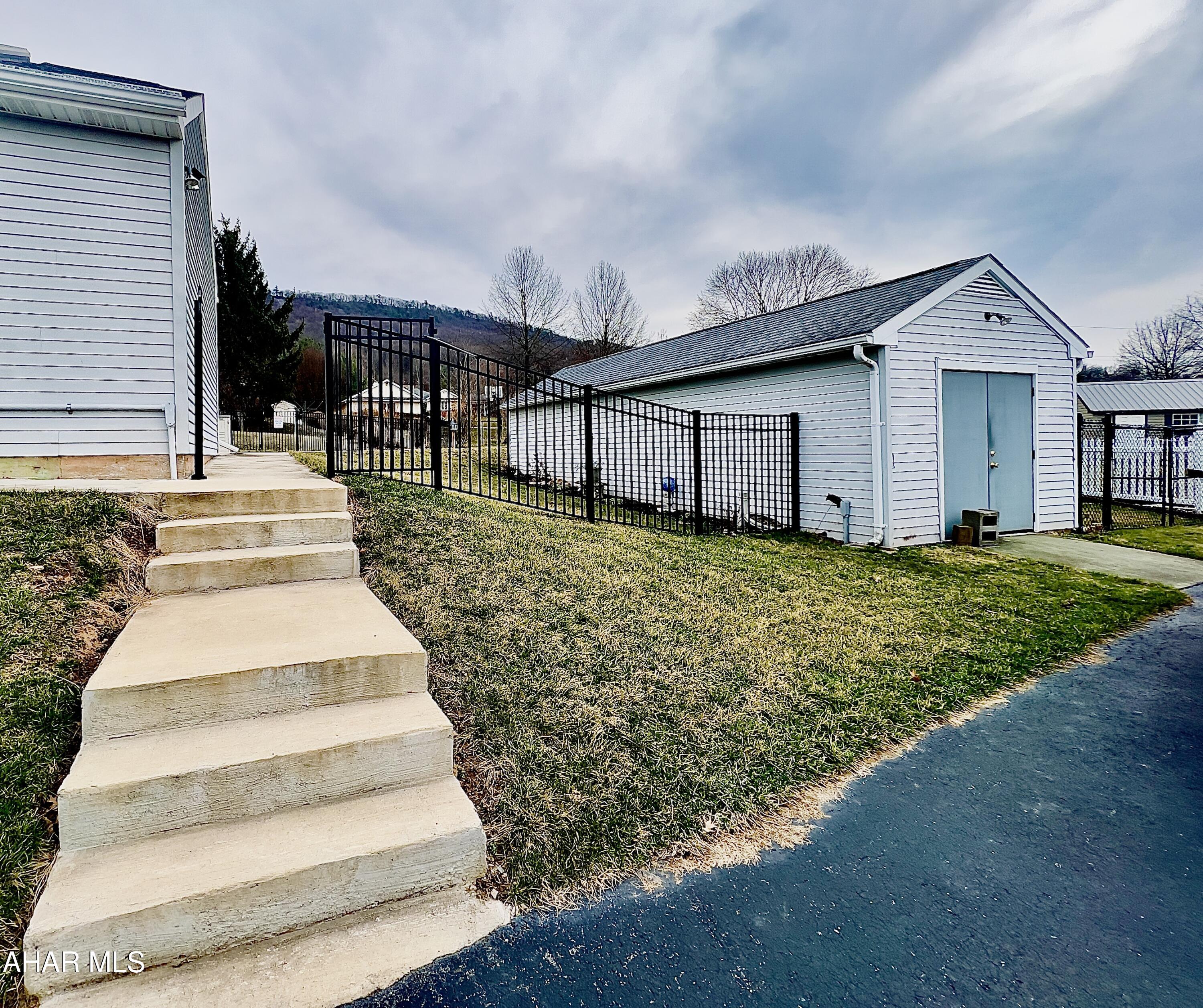 Meadowbrook Terrace - Residential