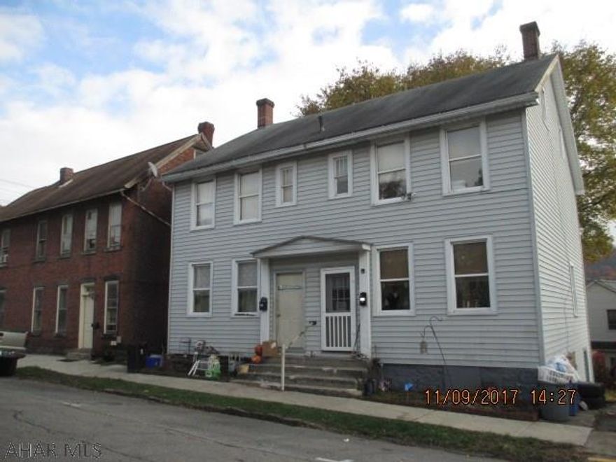 Side by Side 2 unit multifamily unit in Hollidaysburg. Separate utilities