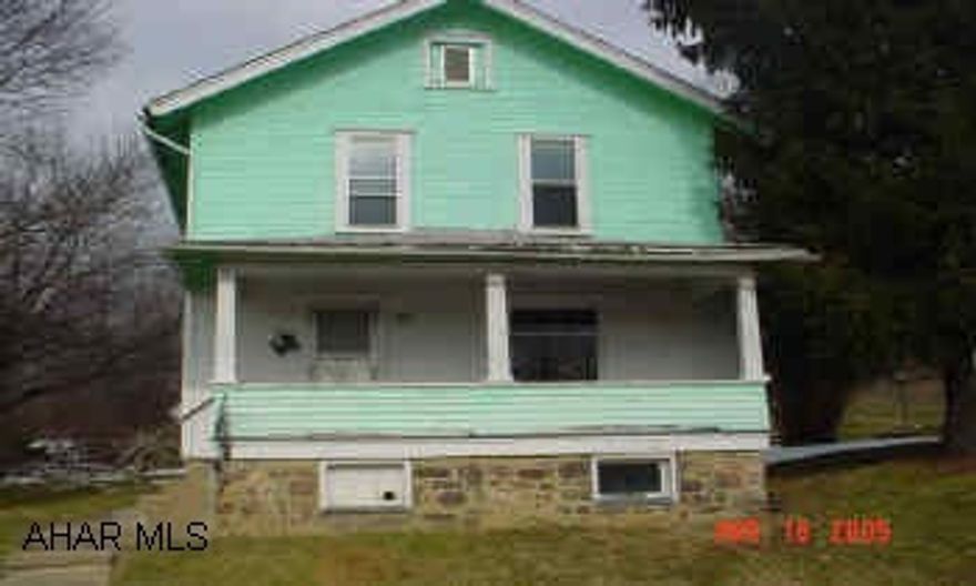 Handyman special. AS IS WHERE IS Handyman special. AS IS WHERE IS. 3 bedroom, 1 bath, living room, dining room, kitchen. Call office to set up appt.