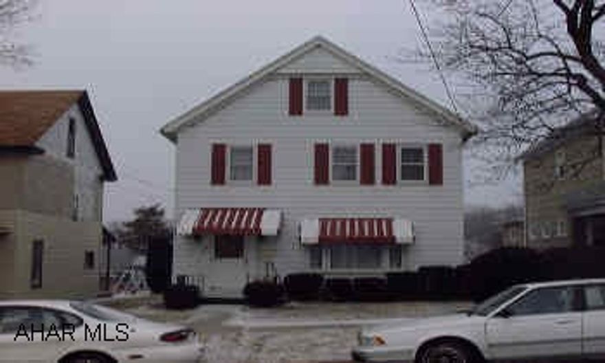 Well maintained 3 bedroom,1.5 bath,new range and refrigerator,and washer and dryer included. Off street parking. Just move in. Call tony