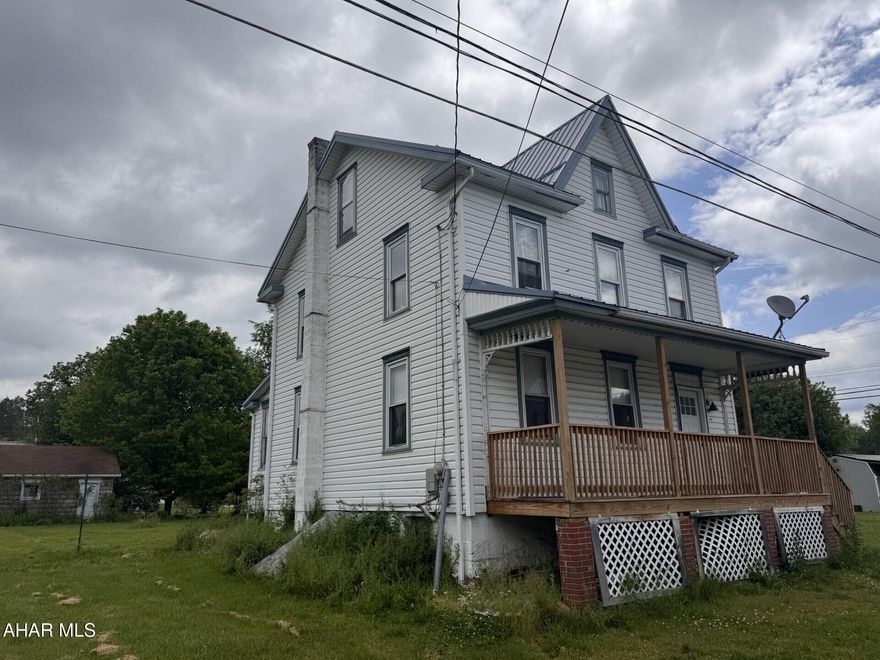 Wilmore- 2 story, 3 BR home on level corner double lot. Oil FA heat. with newer furnace.  Recently remodeled large bathroom.  New carpeting.   1+ car detached garage. large recently added front porch.  Lots of potential!