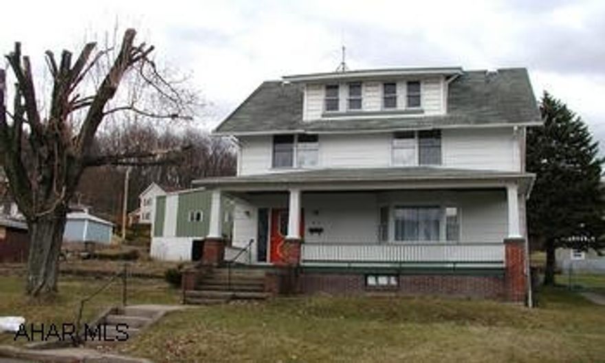 Nice 2 1/2 story, 3 bedroom home on 80' x 150' lot near High School. Large steel garage. Nice 2 1/2 story, 3 bedroom home on 80' x 150' lot near High School. Large steel garage.