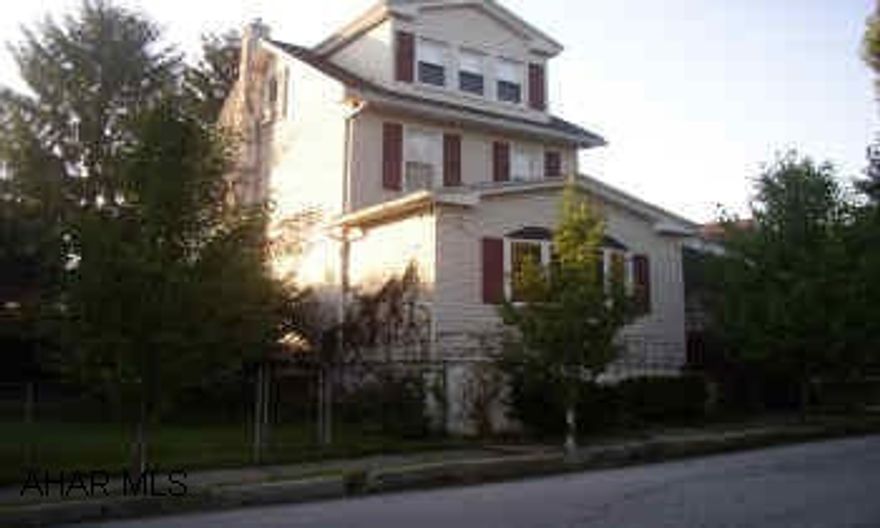 VERY NICE 2-1/2 STORY HOME.  NEWER SIDING, WINDOWS, FURNACE, CENTRAL A/C, KITCHEN, WATER HEATER.