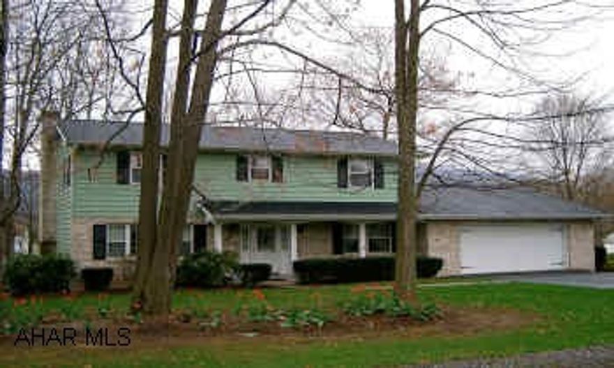 2 STORY ON SPACIOUS LOT IN THE FRY DEVELOPMENT.  EXCEPTIONALLY WELL BUILT HOME WITH 1ST FLR MASTER BEDROOM. BEAUTIFULLY KEPT HOME! 1ST FLR MASTER BR W/ JACUZZI TUB AND WALK-IN CLOSETS, 1ST FLR LAUNDRY, 2 CAR INTEGRAL GARAGE, GREAT DECK OFF LIVING ROOM.  BONUS ROOM FOR A DEN ON 2ND FLR, HOT TUB IN BASEMENT, WOOD BURNING FIREPLACE, VINYL SIDING, NEW OIL BOILER.