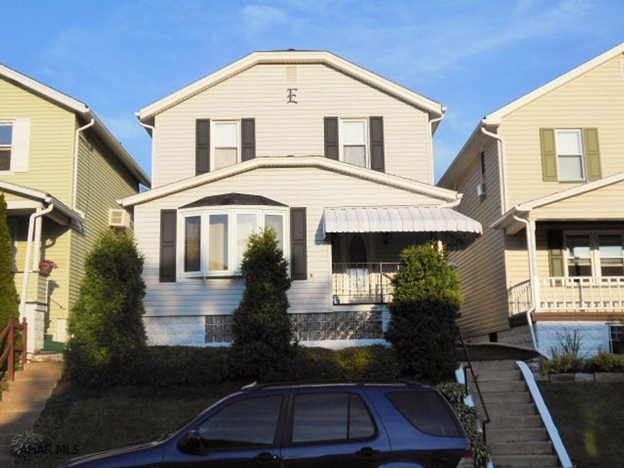 This is a great 2 bedroom home. Big enclosed patio for the evenings, and fenced in yard. Huge 2 car garage. The master bedroom is huge with tons of closet space. The home has been completely rewired from head to toe!