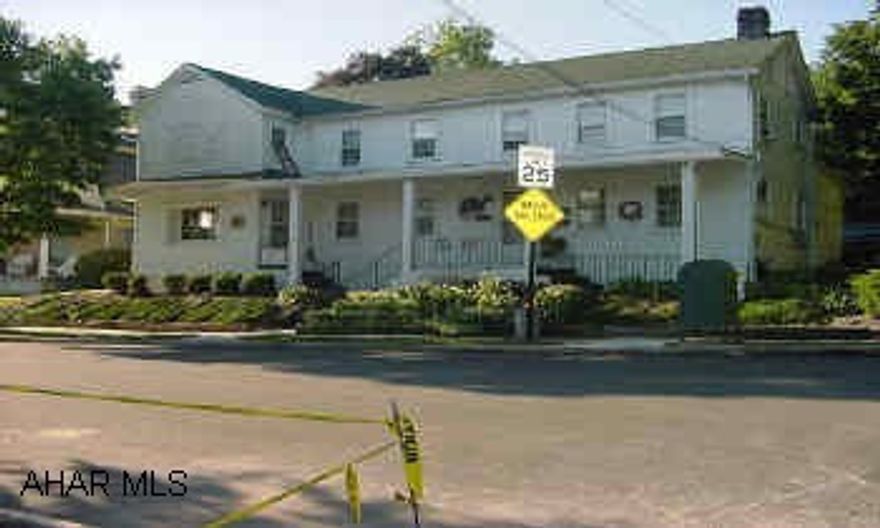 Perfect in-town beauty shop with 2 additional rental units.  New furnace, new roofs, & ne breaker box. 1 BR rental rents for $4503 BR rental rents for $475Owner uses beauty shop.