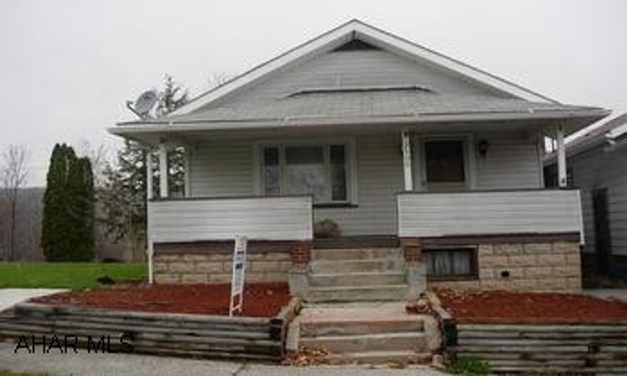 APPRAISAL IN OFFICE.  3 BEDROOMS, 1 BATH, OFF STREET PARKING IN REAR.  MAKE AN OFFER. APPRAISAL IN OFFICE.  3 BEDROOMS, 1 BATH,  OFF STREET PARKING IN REAR.  MAKE AN OFFER.