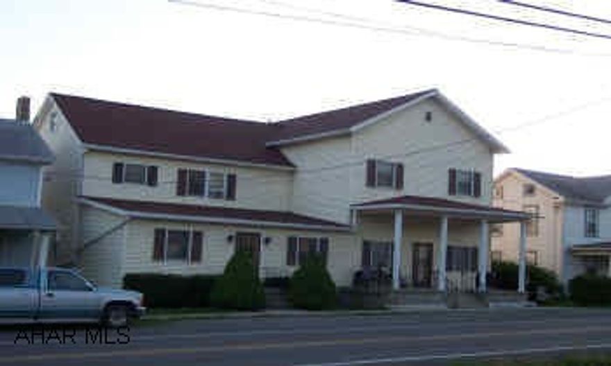 vinyl sided 5 unit apartment building very well kept income producing property Tenent pays electric. all units currently rented