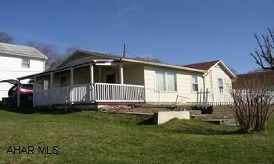 LOGAN TWP./LAKEMONT.  VERY CLEAN AND QUIET LOCATION.  LARGE EAT-IN KITCHEN AND LAUNDRY AREA WITH CERAMIC FLOORING.  LARGE LIVING ROOM AND MASTER BEDROOM WITH WALK-IN CLOSET.  NEW ROOF MARCH 2007.