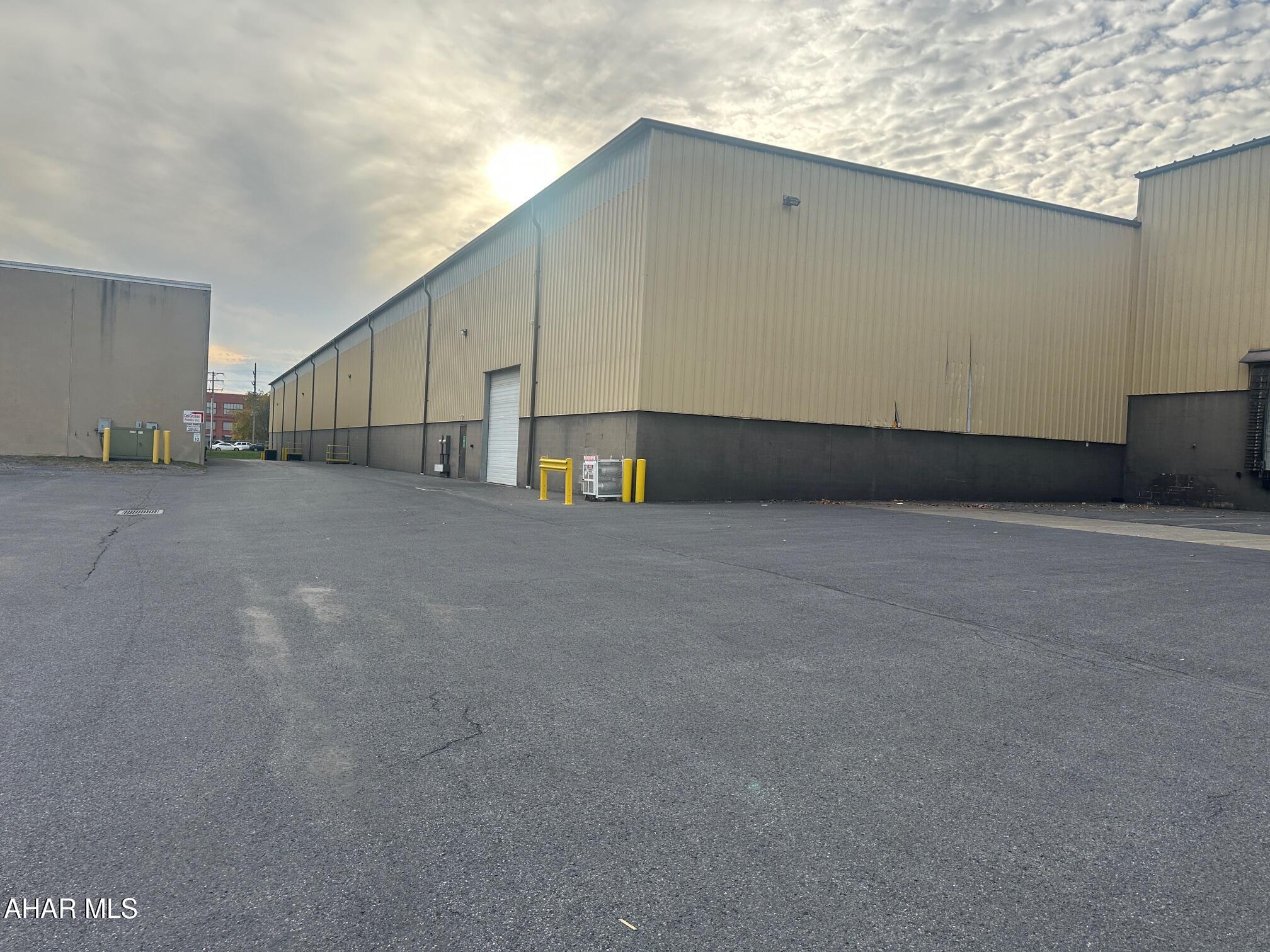 Juniata - Commercial Sale