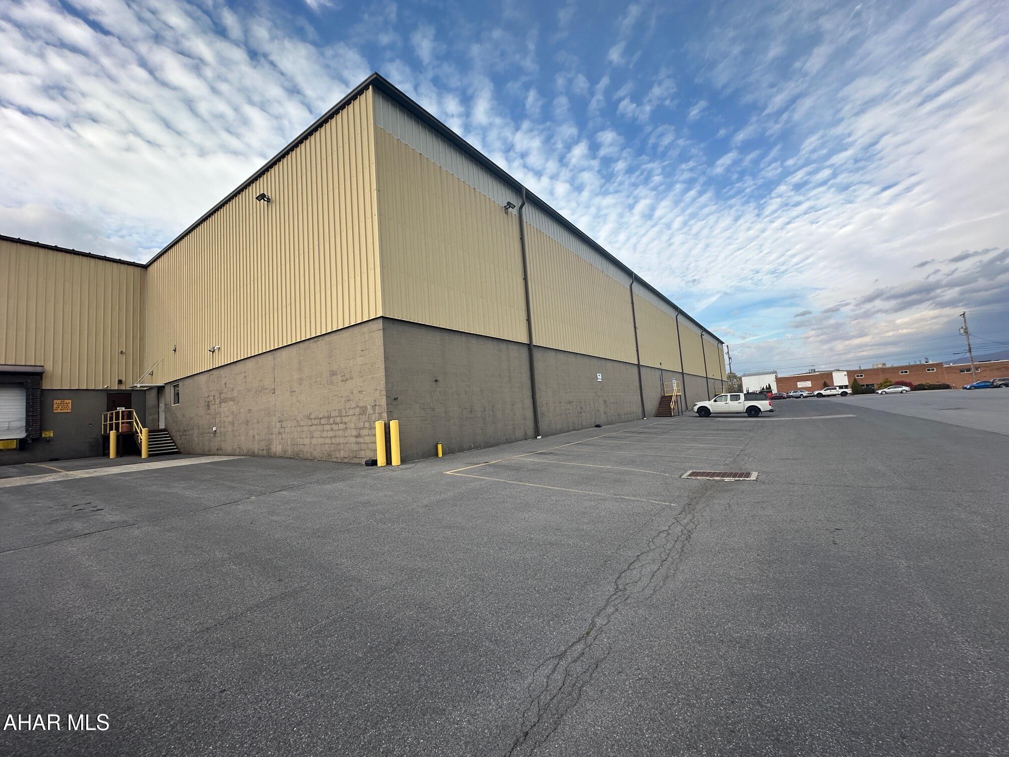 Juniata - Commercial Sale