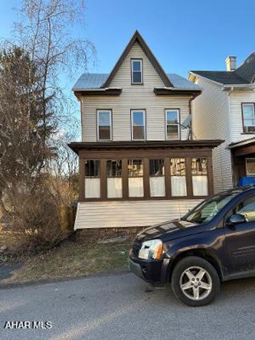 2 - 3 bedrooms, 1.5 baths, 1st floor laundry. Great starter or investment home.