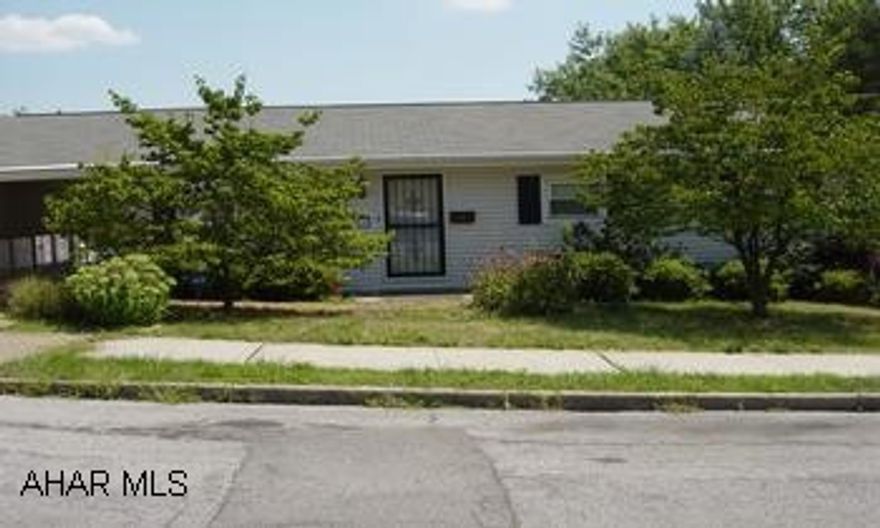 Living Room with hardwood floors and gas fireplace.