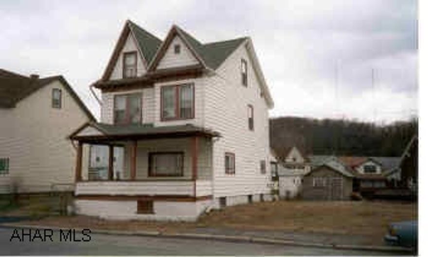 Nice 3 bedroom home with Godd Mechanics throughout, new roof, elec, some new carpets, freshly painted interior det. garage.