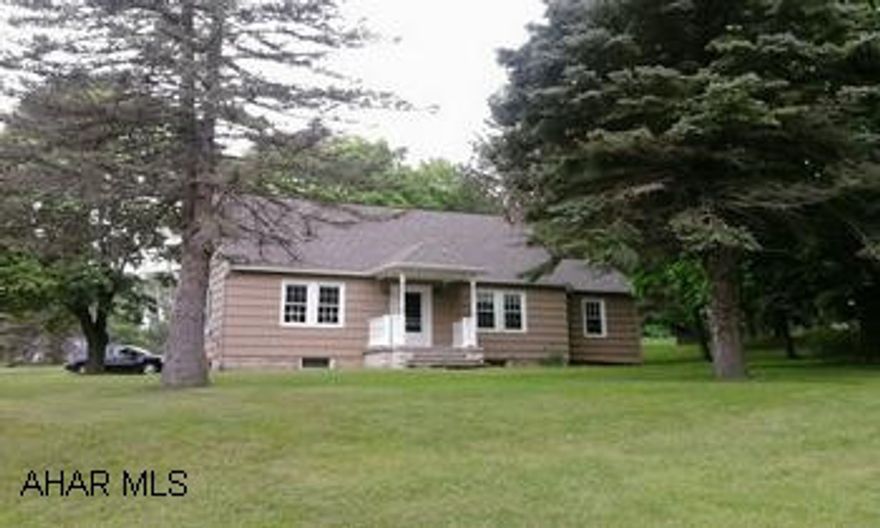 Very nice 4 bedroom cape cod on 1.11 Acres in Warriors Mark Very nice 4 bedroom cape cod on 1.11 Acres in Warriors Mark