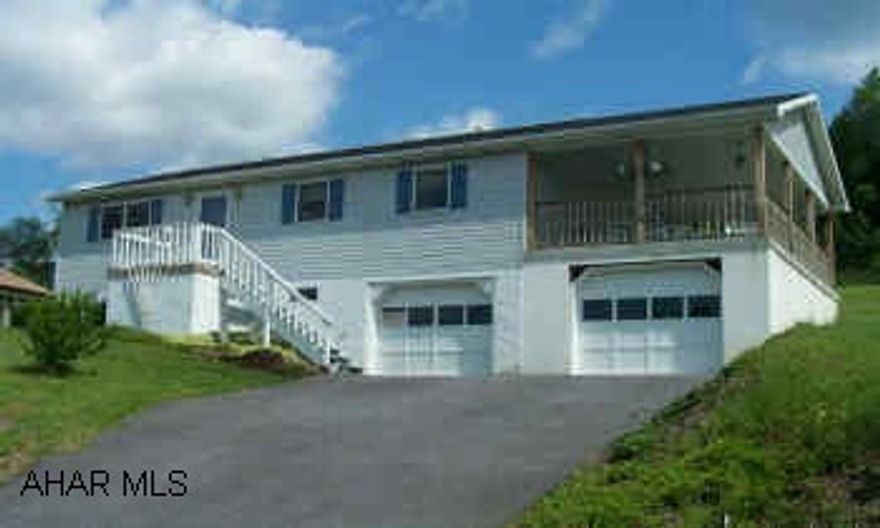 Great family home in nice area-Large Covered Deck, 2-car garage, Nice size Lot!!