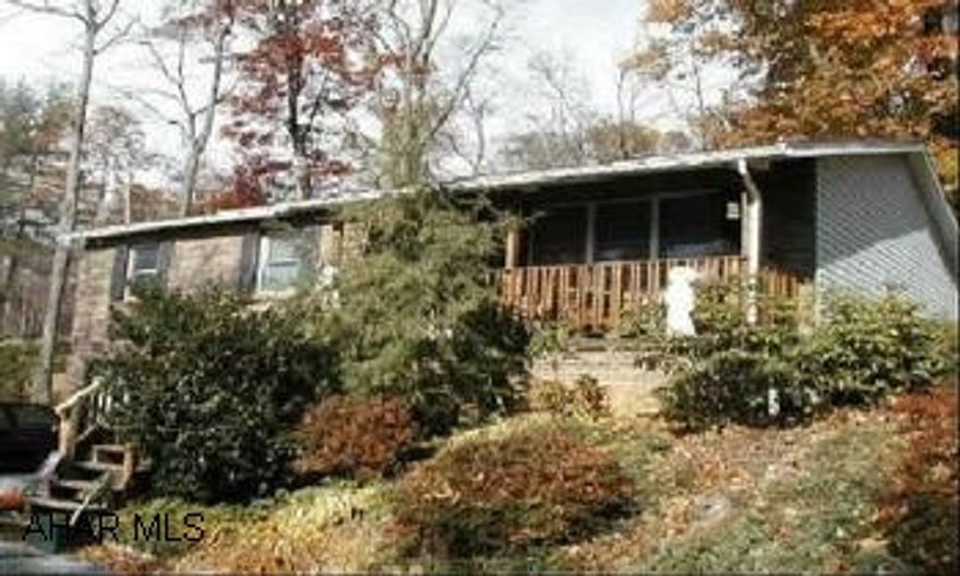 3 Bedroom, 2 Bath home situated on a private 2 acres with wonderful mature oak trees.  Fully finished basement with nice sized family room.  Home is just a few hundred yards from the snake spring township park and just mintues from the hospitol and town.