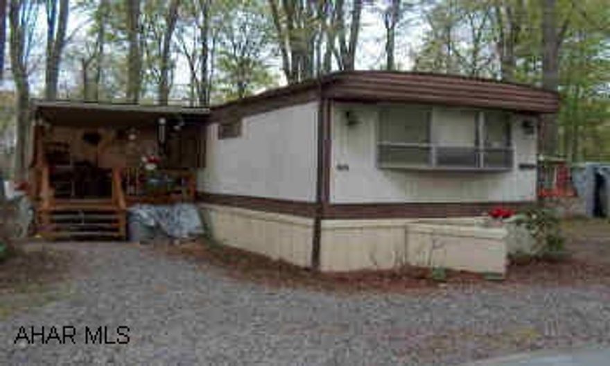 Nice mobile home on level lot in Glendale Yearound. Includes range, refrigerator, washer, dryer , bed, entertainment center. Great starter  or Get-away includes range, refrigerator, washer, dryer , bed, entertainment center