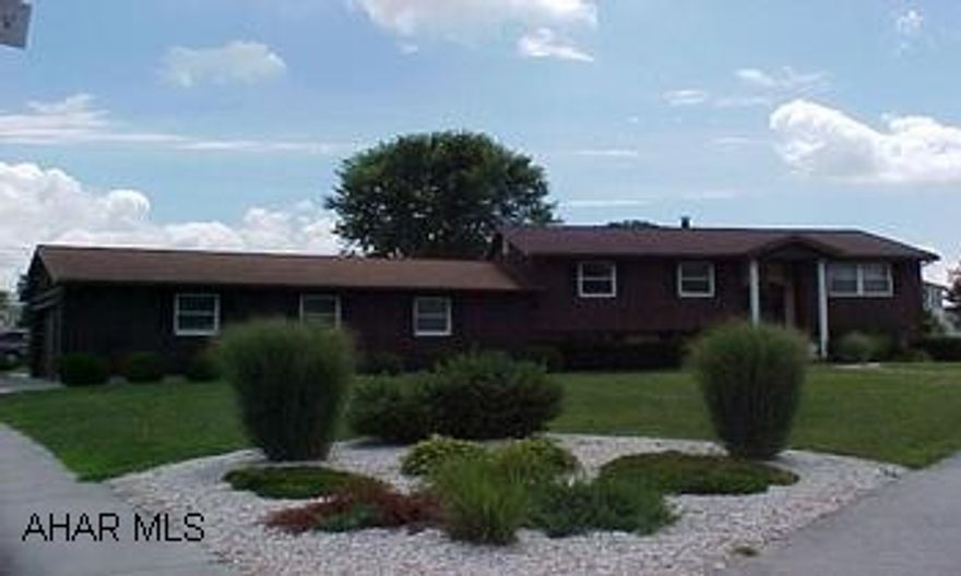 Beautiful 4 BR 2 BA home w/ new oak kitchen, sunroom.  Nice corner lot.  4+ car heated garage, newer roof, fenced yard, newer c/a unit.  J-892 Beautiful 4 BR 2 BA home w/ new oak kitchen, sunroom.  Nice corner lot.  4+ car heated garage, newer roof, fenced yard, newer c/a unit.  J-892
