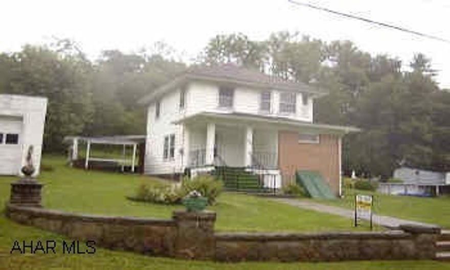 Clean home.  Great for first time home buyer.  Lot size is 175' x 200' x 68' x 188'.  Enclosed rear porch.