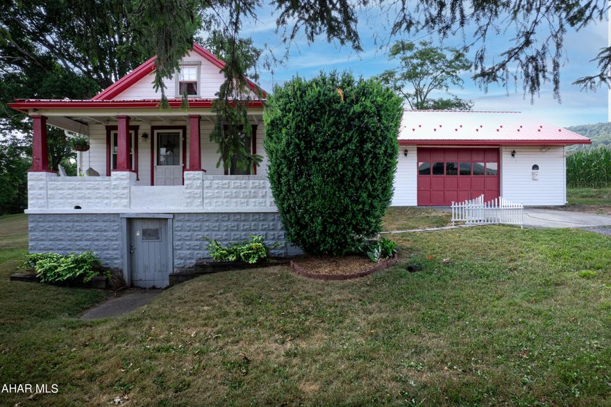 Welcome to your new home! This cozy 1 bedroom, 1 bathroom house provides a spacious garage perfect for storage or a workshop. Ready to move in, it features a durable new metal roof installed in 2021, ensuring low maintenance and longevity.

Situated on a generous 1.28-acre lot, this property offers plenty of room for outdoor activities and future expansion. Additionally, the property includes a rented trailer that provides a steady income of $350 per month.

Experience the perfect blend of comfort and opportunity with this unique property. Don't miss out—schedule your showing today!