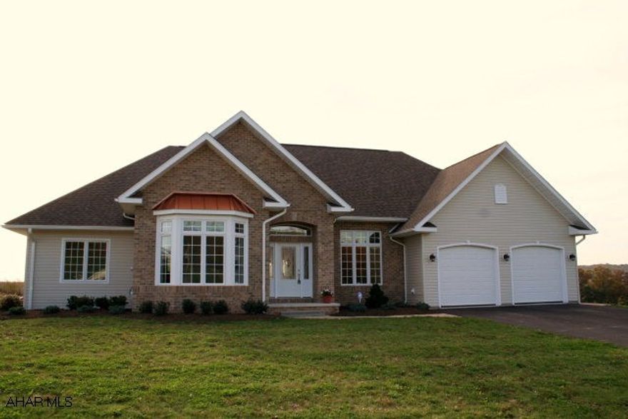 The home of your dreams for now and tomorrow - you CAN have it all! New custom built ranch house in Grandview Estates features today's open floor plan and upscale amenities. The contemporary ambiance of this great house is perfect for relaxing at home or entertaining guests. French Doors to rear patio with spectacular views, tray ceilings, hickory floors.