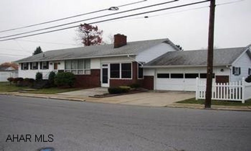 EAST END.  IMMACULATE, ONE STORY.  ORIGINAL OWNERS.  THIS BEAUTY FEATURES HARDWOOD FLOORS, MASONARY FIREPLACE AND FINISHED LOWER LEVEL WITH BAR AND KITCHEN.  COZY SUNROOM AND WALKOUT BASEMENT.