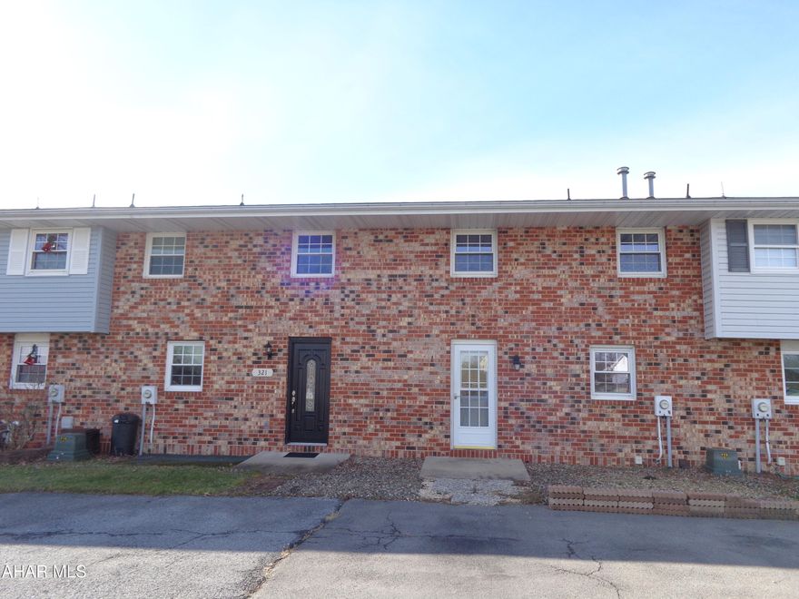 Price Reduced!
Cold Weather--HOT Buy!  This Maple Hollow Townhouse has so much to offer---NO Association fee!  New roof -2020, New Furnace-2019.  Finished walk-out Basement to a covered patio.  2 parking spaces.