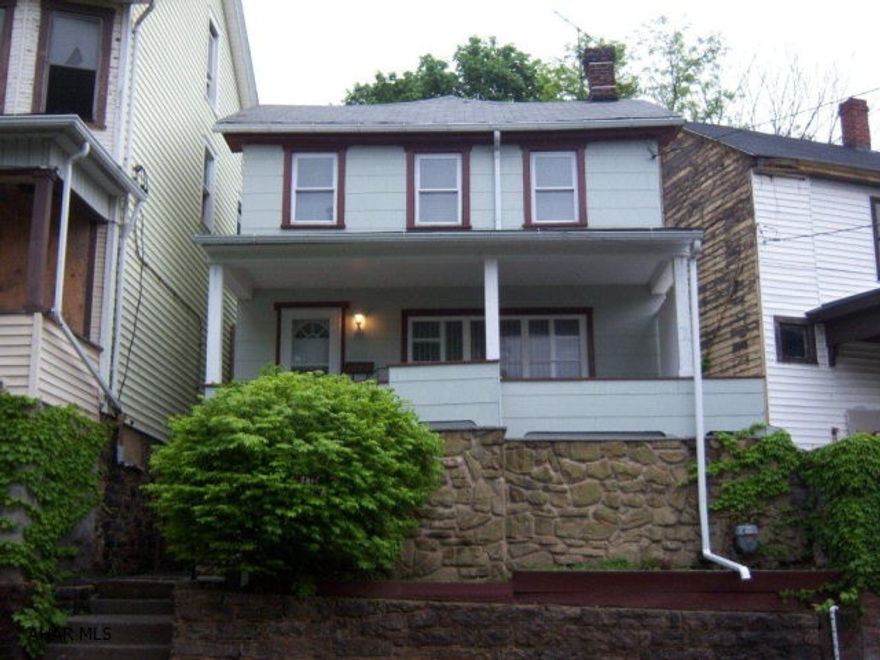 Great investment or 1st time home buyers. This 2 1/2 story 2 bedroom home has been nicely remodeled throughout.