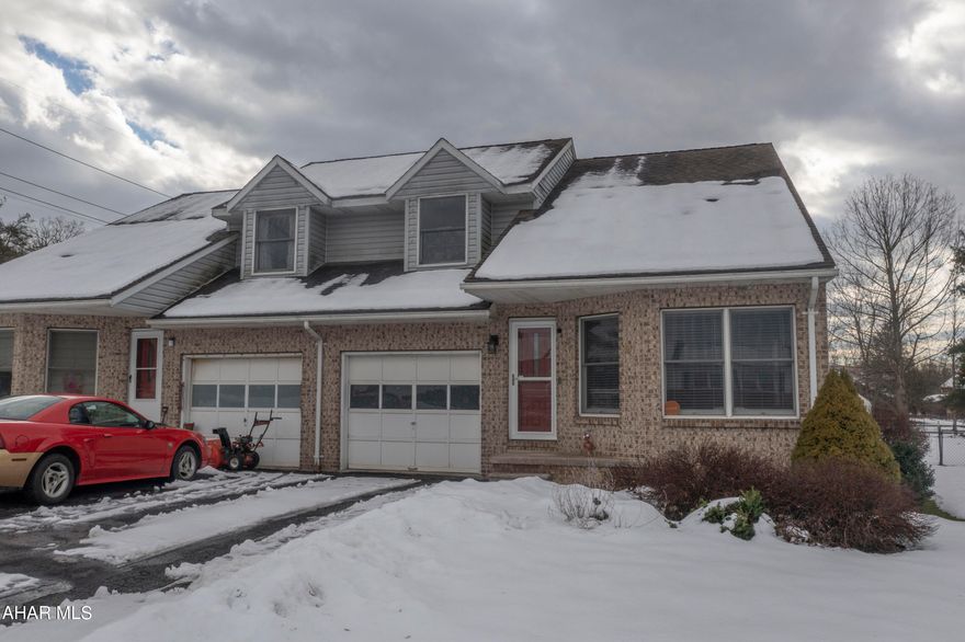 Check out this spacious, well maintained, 3 bed, 2 bath townhouse style home, with vaulted ceilings, central air, an integral one car garage, and a nice, flat, fenced-in backyard. This home is a MUST SEE! Schedule your tour today!