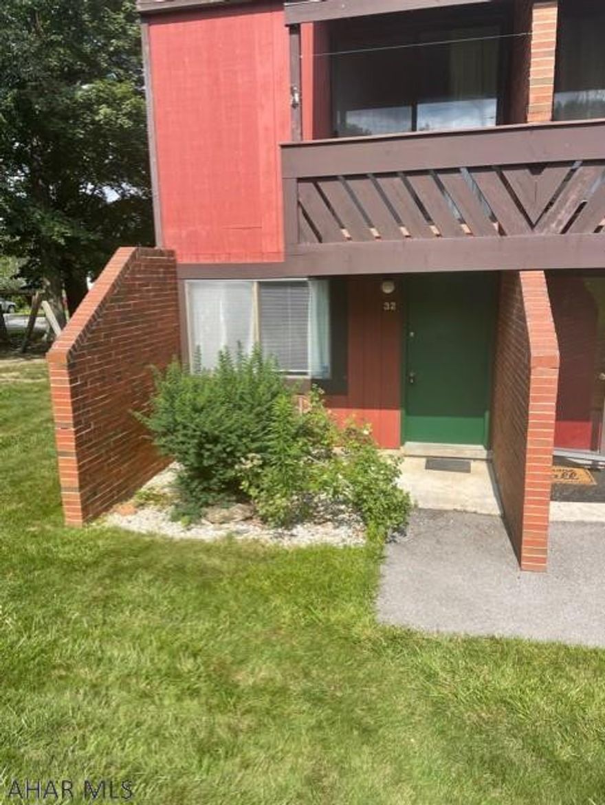 Adorable townhouse with many upgrades in flooring and an updated kitchen.  Great for investors, student housing, first time homebuyers or anyone looking to downsize.