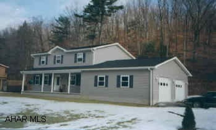 IMMACULATE & SPACIOUS. OAK KITCHEN WITH ISLAND. DINING AREA PLUS FORMAL DINING ROOM. FIRST FLOOR LAUNDRY & 1/2 BATH. CENTRAL VACCUM. ALL KITCHEN APPLIANCES. TILE ENTRANCEWAY. FIRST FLOOR FAMILYROOM. PRICED TO SELL.