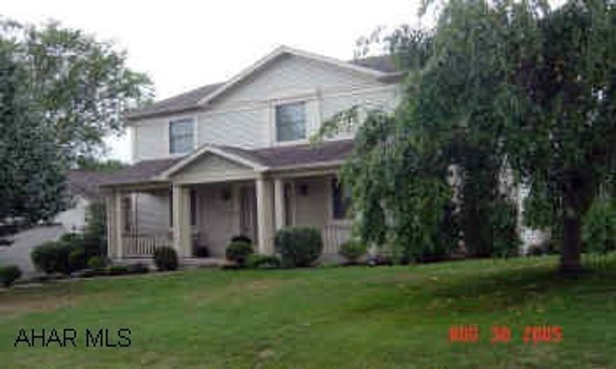 Corner lot, screened patio w/hot tub & skylights. Main level laundry room. Well maintained/ 1 owner home. Large rooms.