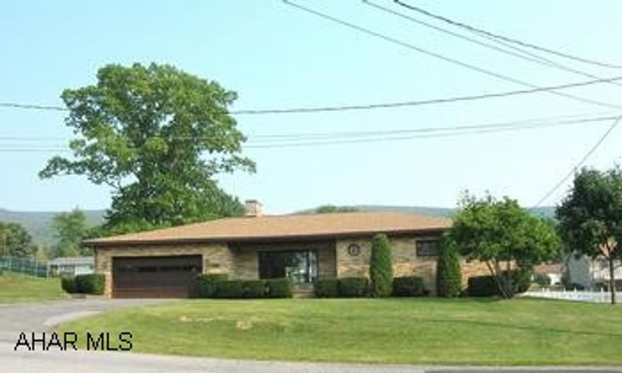 Brick & stone rancher on large lot. 3 BR, 2 BA, rec. room, garage, most new appliances. Great condition! Brick & stone rancher on large lot. 3 bedrooms, 2 baths, recreation room, garage, most new appliances. Great condition!