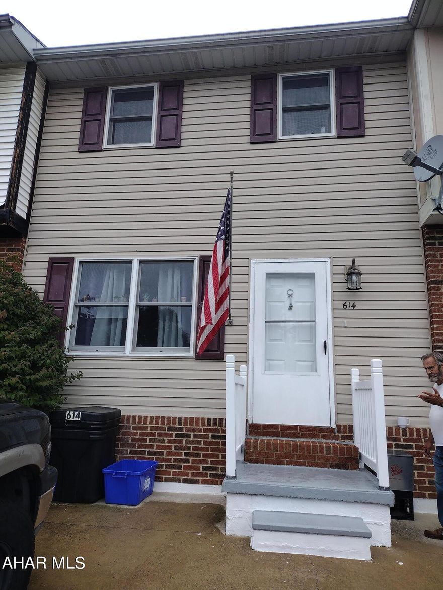 2  updated Townhouses in beautiful Penn Farms. Tenant occupied.  Excellent Rental income.  These two properties can also be bundled with 601-607 Harvest View Lane.