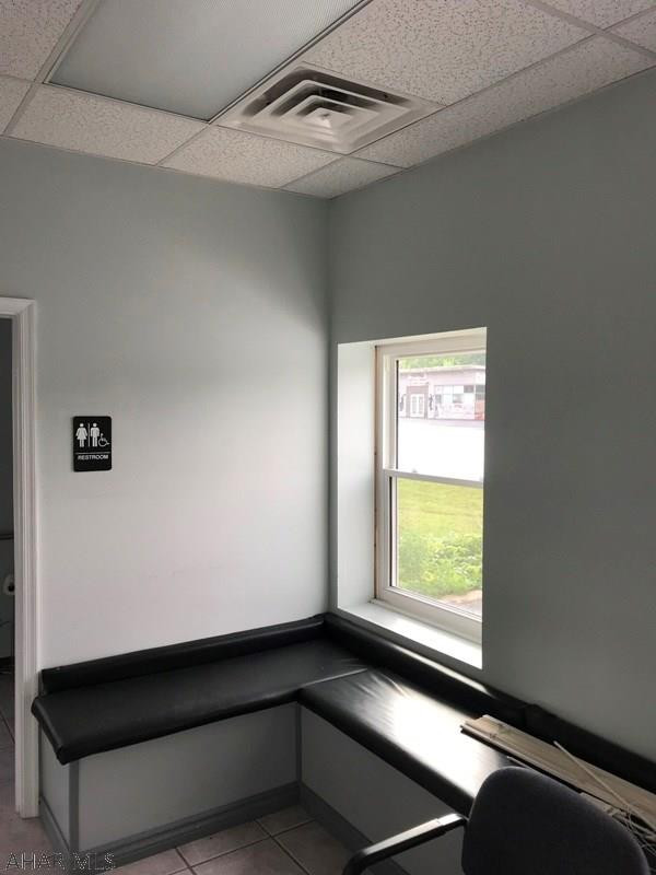 Unknown - Commercial Lease