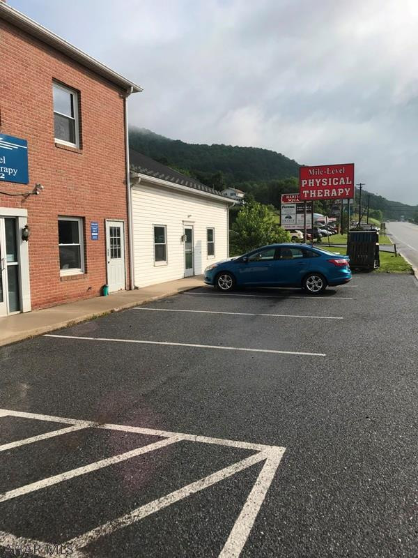 Unknown - Commercial Lease