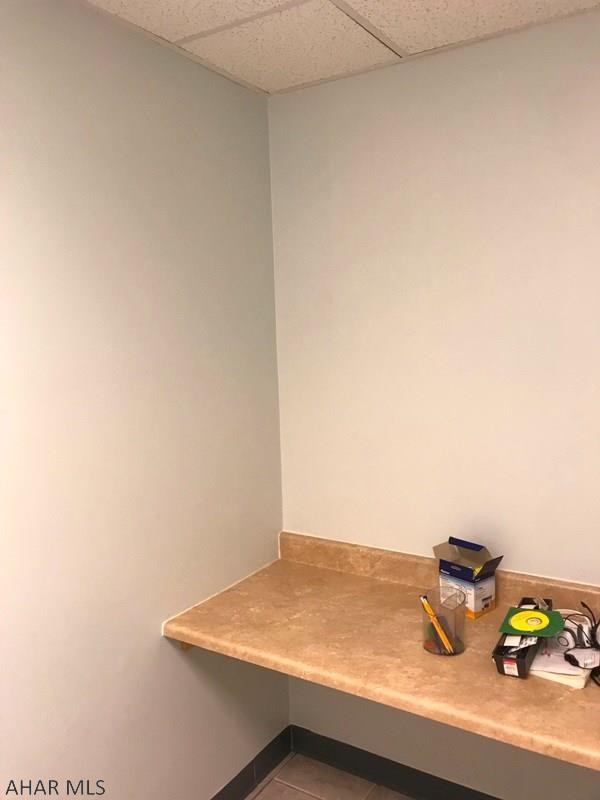 Unknown - Commercial Lease