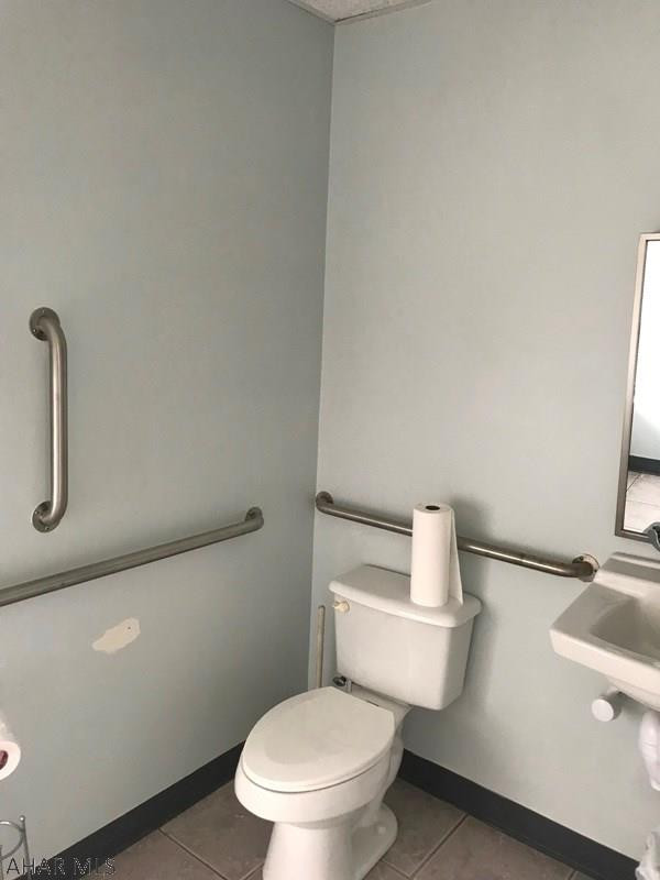 Unknown - Commercial Lease