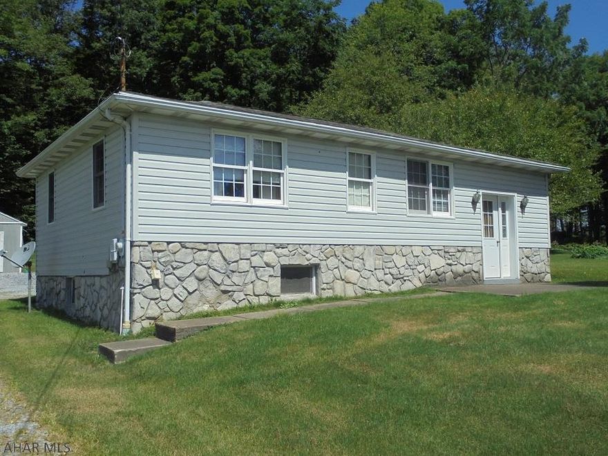 Vinyl sided ranch home w/ 3 BR's, 1 3/4 baths. Located on a 0.3 ac lot in Cambria Twp. Central Air, first floor laundry & 2 car attached garage.