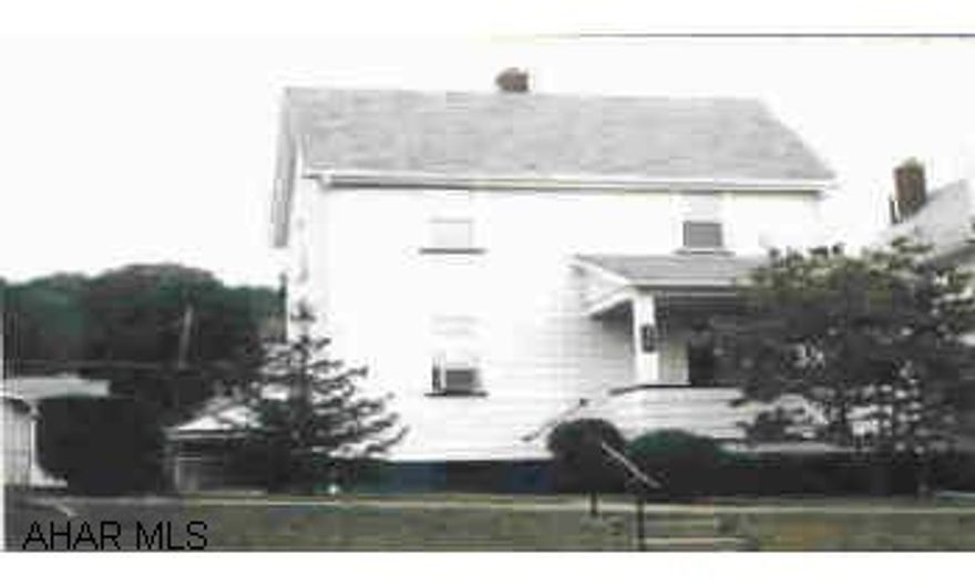 Cute 2 bedroom with fenced yard, 2 car garage plus separate 1 car garabe for woodworking, etc. Very clean, very well maintained. 2 air conditioners included. Cute 2 bedroom with fenced yard, 2 car garage plus separate 1 car garabe for woodworking, etc. Very clean, very well maintained. 2 air conditioners included.  Electric system - breaker.