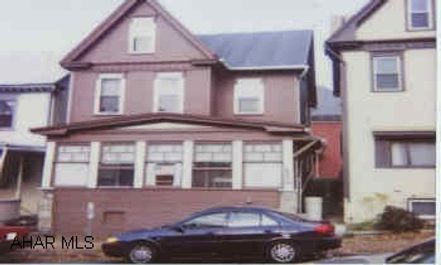 DUPLEX COULD BE SINGLE FAMILY, 1ST FLOOR OCCUPIED, 2ND FLOOR VACANT.