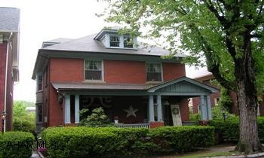 CHARMING 4 BEDROOM, 2 BATH HOME IN THE BOROUGH. BEAUTIFUL HARDWOOD FLOORS AND TRIM. QUAINT BACKYARD. LARGE 3 CAR DETACHED GARAGE. CHARMING 4 BEDROOM, 2 BATH HOME IN THE BOROUGH. BEAUTIFUL HARDWOOD FLOORS AND TRIM. QUAINT BACKYARD. LARGE 3 CAR DETACHED GARAGE.